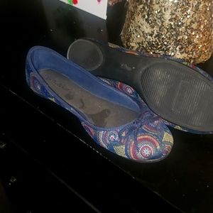 Women's size 6 shoes